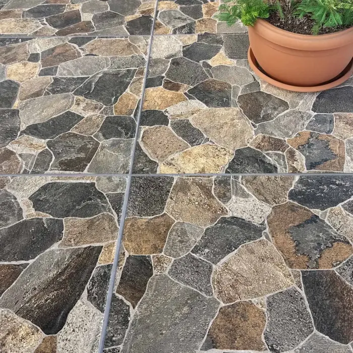 Outdoor anti-slip surface tiles
